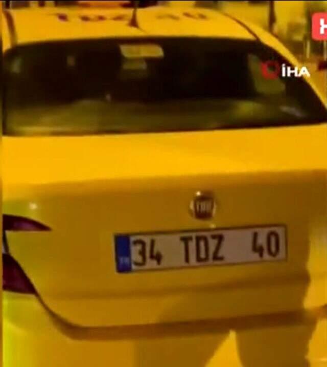 İstanbul'un göbeğinde taksici rezaleti! Tartıştığı sürücüye cinsel organını gösterdi İstanbul'un göbeğinde taksici rezaleti! Tartıştığı sürücüye cinsel organını gösterdi