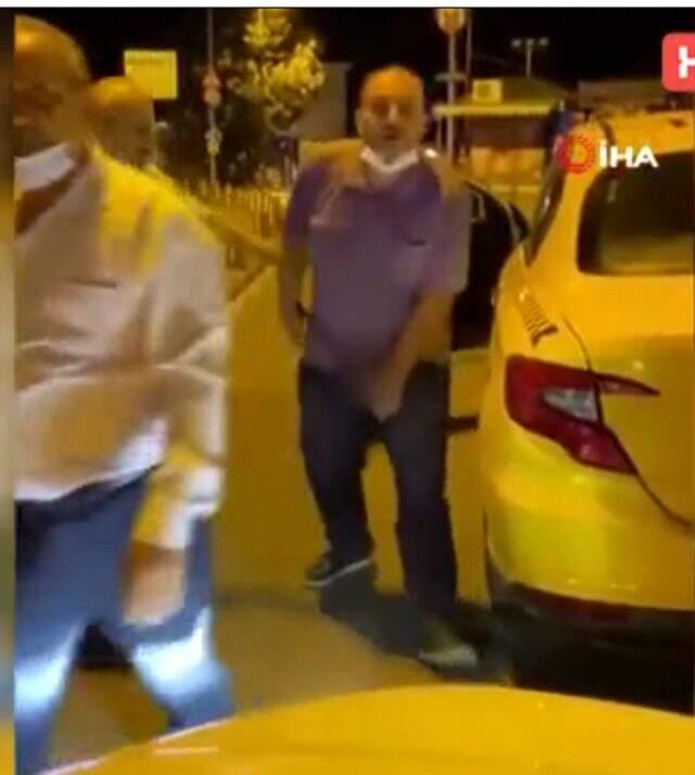 İstanbul'un göbeğinde taksici rezaleti! Tartıştığı sürücüye cinsel organını gösterdi İstanbul'un göbeğinde taksici rezaleti! Tartıştığı sürücüye cinsel organını gösterdi