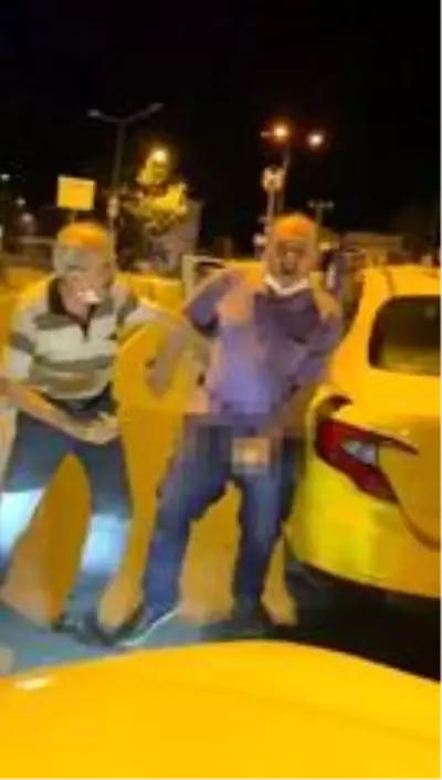 İstanbul'un göbeğinde taksici rezaleti İstanbul'un göbeğinde taksici rezaleti