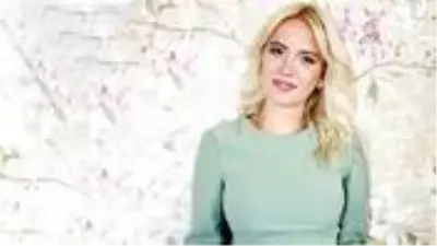 İYİ Parti Milletvekili Lütfü Türkkan’ın kızı Dilara Türkkan, çakarlı araçla emniyet şeridini ihlal etti