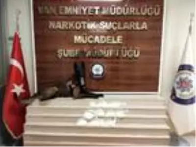 Kargo şubesinde 3 kilo metamfetamin ele geçirildi Kargo şubesinde 3 kilo metamfetamin ele geçirildi