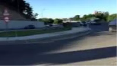 Keşan ilçesinde virajı alamayan sürücü yol kenarında bulunan istinat duvarına çarparak yan döndü Keşan ilçesinde virajı alamayan sürücü yol kenarında bulunan istinat duvarına çarparak yan döndü