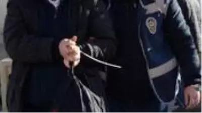 Kırmızı bültenle aranan 4 şahıs yakalanarak ülkeye getirildi Kırmızı bültenle aranan 4 şahıs yakalanarak ülkeye getirildi