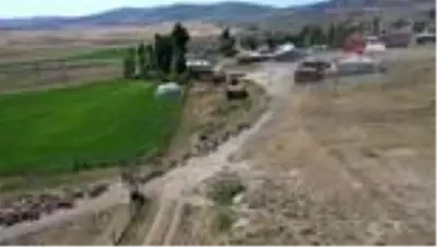 'Köyde yaşamak için 'bir sürü' neden' projesi koyun sürülerinin arasında imzalandı 'Köyde yaşamak için 'bir sürü' neden' projesi koyun sürülerinin arasında imzalandı