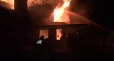 Kuşadası'nda boş villa yandı Kuşadası'nda boş villa yandı