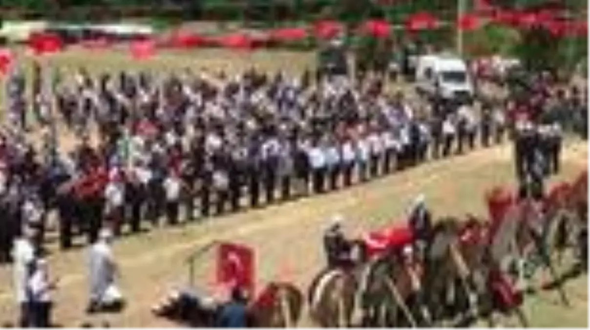 Manisa'nın şehidini binler uğurladı