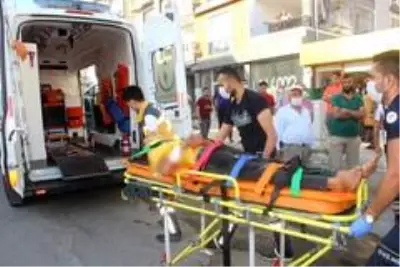 Motosiklet ile hafif ticari araç çarpıştı: 2 yaralı Motosiklet ile hafif ticari araç çarpıştı: 2 yaralı