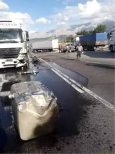 Niğde'de tır ile kamyonet çarpıştı: 1 ölü