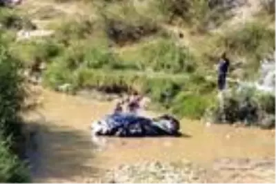 Otomobiliyle uçuruma yuvarlanan ziraat mühendisi ölümden döndü Otomobiliyle uçuruma yuvarlanan ziraat mühendisi ölümden döndü