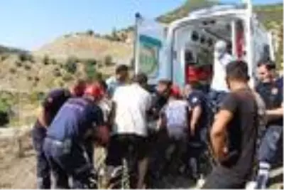 Otomobiliyle uçuruma yuvarlanan ziraat mühendisi ölümden döndü Otomobiliyle uçuruma yuvarlanan ziraat mühendisi ölümden döndü