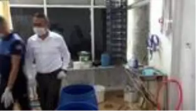 Pislik içinde ürettikleri peynirleri vatandaşlara yediremeden yakalandı Pislik içinde ürettikleri peynirleri vatandaşlara yediremeden yakalandı