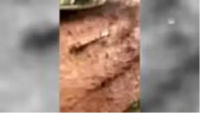 Sağanak sonrası oluşan sel bir evi kullanılamaz hale getirdi Sağanak sonrası oluşan sel bir evi kullanılamaz hale getirdi