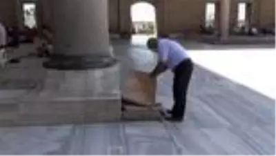 Selimiye Camisi'nde sosyal mesafeye uyularak cuma namazı kılındı Selimiye Camisi'nde sosyal mesafeye uyularak cuma namazı kılındı