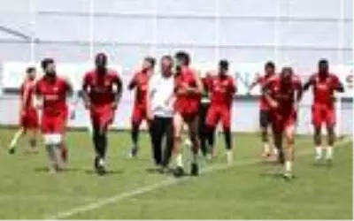 Sivasspor'da rota Fenerbahçe'ye çevrildi Sivasspor'da rota Fenerbahçe'ye çevrildi