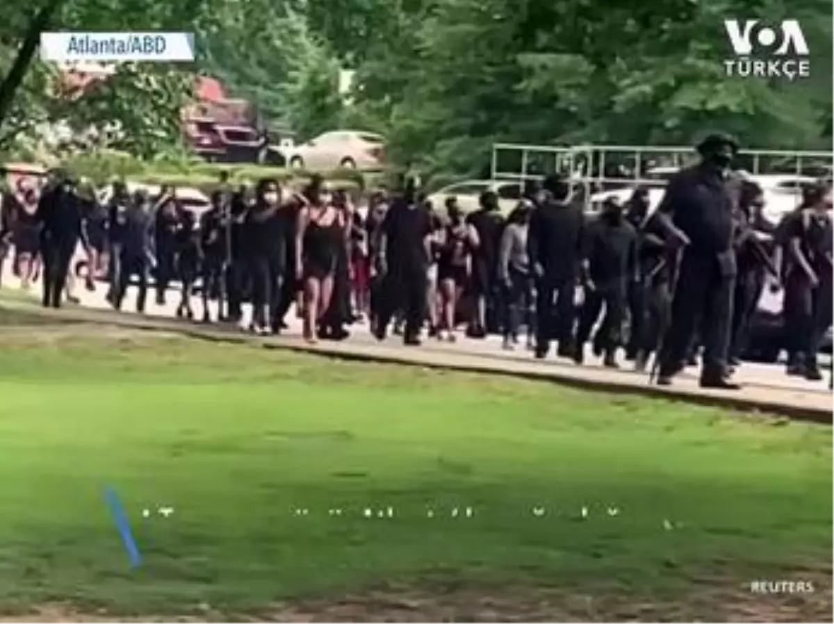 Siyah Amerikalılar Bağımsızlık Günü'nde Silahlarıyla Yürüdü