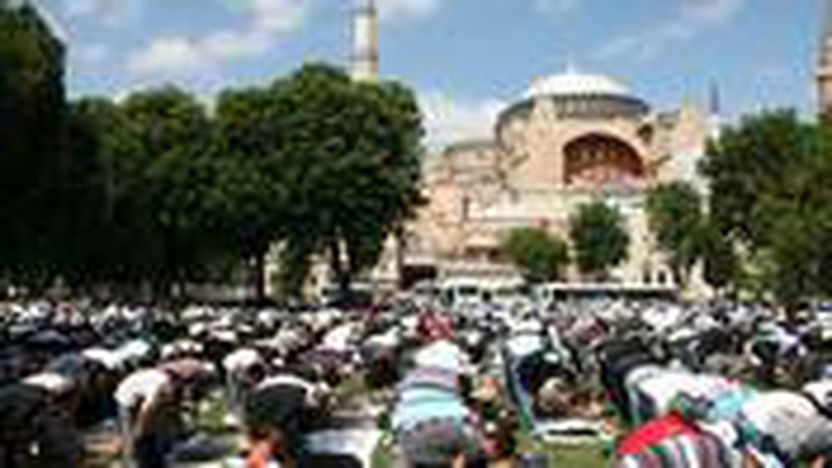TBMM Başkanı Mustafa Şentop, 'Ayasofya'da ne zaman namaz kılınacak?' sorusuna yanıt verdi