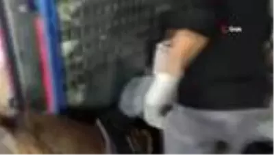 Valizin taban kısmında 3 kilo metamfetamin ele geçirildi Valizin taban kısmında 3 kilo metamfetamin ele geçirildi