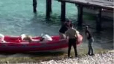Van Gölü'nde batan teknedeki cesetlerin çıkarılması çalışmalarına ara verildi Van Gölü'nde batan teknedeki cesetlerin çıkarılması çalışmalarına ara verildi