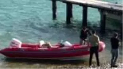 Van Gölü'nde batan teknedeki cesetlerin çıkarılması çalışmalarına ara verildi Van Gölü'nde batan teknedeki cesetlerin çıkarılması çalışmalarına ara verildi