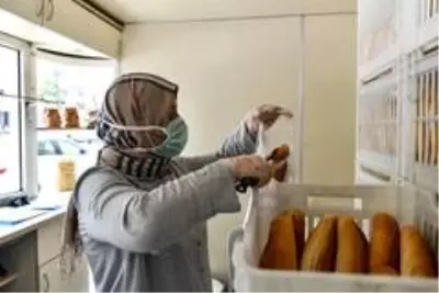 45 Halk Ekmek Satış Büfesi yeni sahiplerine teslim edildi 45 Halk Ekmek Satış Büfesi yeni sahiplerine teslim edildi