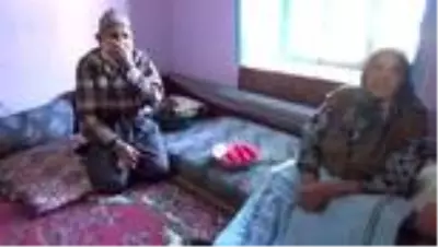 75 yıldır aynı yastığa baş koyan çift mutluluklarıyla örnek oluyor 75 yıldır aynı yastığa baş koyan çift mutluluklarıyla örnek oluyor