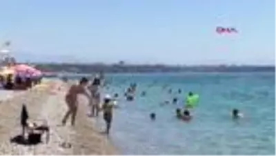 ANTALYA Sahillerde haftasonu yoğunluğu ANTALYA Sahillerde haftasonu yoğunluğu