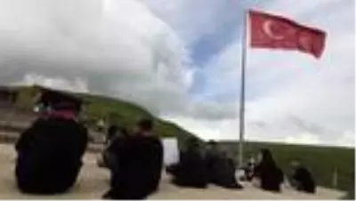 Ardahan Barosundan Atatürk silüeti önünde 'çoklu baro düzenlemesi' protestosu Ardahan Barosundan Atatürk silüeti önünde 'çoklu baro düzenlemesi' protestosu