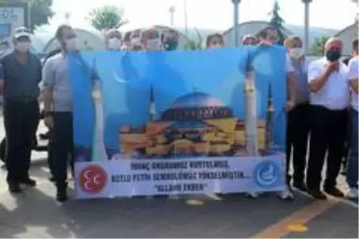 Ayasofya'nın tekrar ibadete açılmasının ardından Giresun'da vatandaşlara lokma dağıtıldı Ayasofya'nın tekrar ibadete açılmasının ardından Giresun'da vatandaşlara lokma dağıtıldı