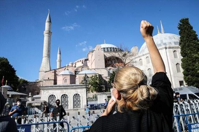 Ayasofya'nın yeniden cami olmasına dünyadan destek yağdı Ayasofya'nın yeniden cami olmasına dünyadan destek yağdı