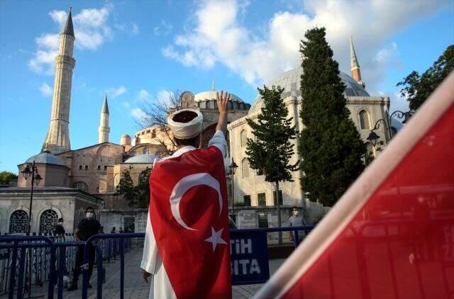 Ayasofya'nın yeniden cami olmasına dünyadan destek yağdı Ayasofya'nın yeniden cami olmasına dünyadan destek yağdı