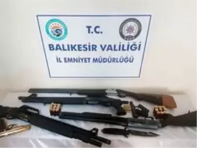 Son dakika haberleri: Balıkesir'de polisten uyuşturucu ve silah operasyonu Son dakika haberleri: Balıkesir'de polisten uyuşturucu ve silah operasyonu