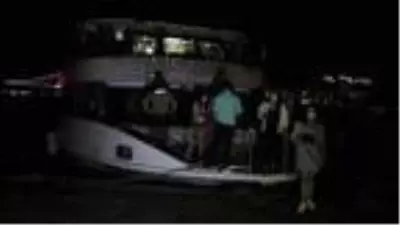 Bebek'te 150 kişilik yat partisine polis baskını! Bebek'te 150 kişilik yat partisine polis baskını!