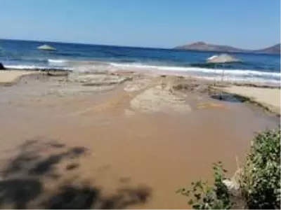 Bodrum'da isale hattı patladı tonlarca su boşa aktı Bodrum'da isale hattı patladı tonlarca su boşa aktı