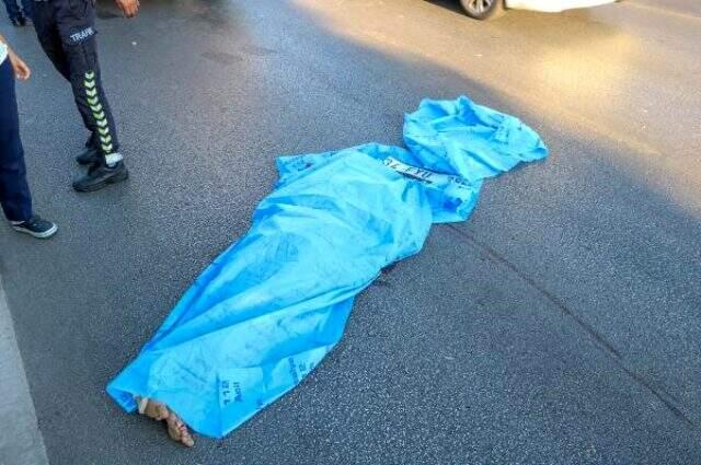 Çevre yolunda yolun karşısına geçmek isteyen yaya feci şekilde can verdi Çevre yolunda yolun karşısına geçmek isteyen yaya feci şekilde can verdi