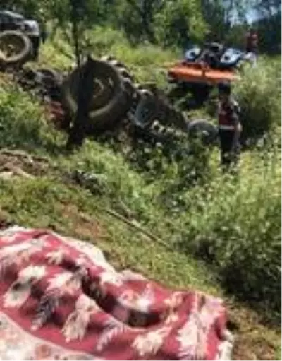 Devrilen traktörün altında kalan muhtar öldü Devrilen traktörün altında kalan muhtar öldü