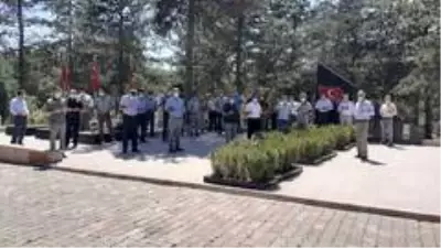 Din görevlileri şehitliği ziyaret etti Din görevlileri şehitliği ziyaret etti