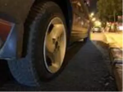 Diyarbakır'da 5 aracın lastikleri patlatıldı Diyarbakır'da 5 aracın lastikleri patlatıldı
