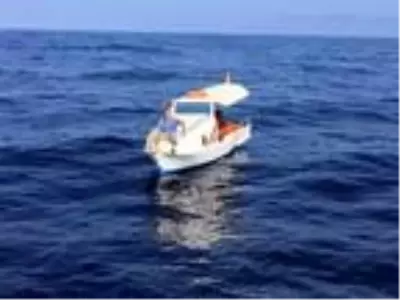 Fethiye açıklarında sürüklenen teknedeki 2 kişi kurtarıldı Fethiye açıklarında sürüklenen teknedeki 2 kişi kurtarıldı