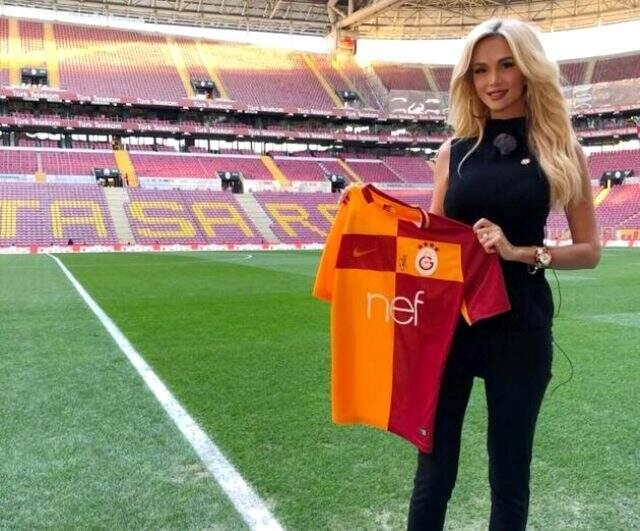 Galatasaray taraftarı Rus güzel Victoria Lopyreva, tatil için Antalya'ya geldi Galatasaray taraftarı Rus güzel Victoria Lopyreva, tatil için Antalya'ya geldi