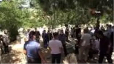 Havai fişek fabrikasındaki patlamada hayatını kaybeden Kor'un cenazesi defnedildi Havai fişek fabrikasındaki patlamada hayatını kaybeden Kor'un cenazesi defnedildi
