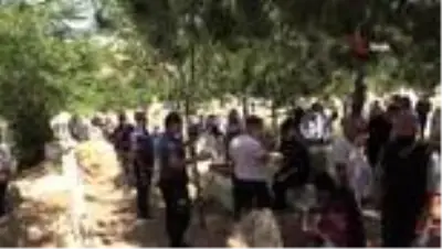 Havai fişek fabrikasındaki patlamada hayatını kaybeden Kor'un cenazesi defnedildi Havai fişek fabrikasındaki patlamada hayatını kaybeden Kor'un cenazesi defnedildi