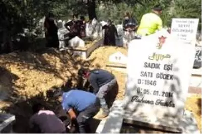 Son dakika haberi! Havai fişek fabrikasındaki patlamada hayatını kaybeden Kor'un cenazesi defnedildi Son dakika haberi! Havai fişek fabrikasındaki patlamada hayatını kaybeden Kor'un cenazesi defnedildi