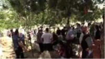 Havai fişek fabrikasındaki patlamada hayatını kaybeden Kor'un cenazesi defnedildi Havai fişek fabrikasındaki patlamada hayatını kaybeden Kor'un cenazesi defnedildi