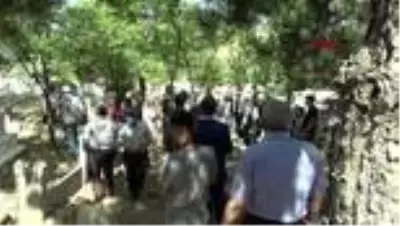 Son dakika haberi! Havai fişek fabrikasındaki patlamada ölen işçi toprağa verildi Son dakika haberi! Havai fişek fabrikasındaki patlamada ölen işçi toprağa verildi