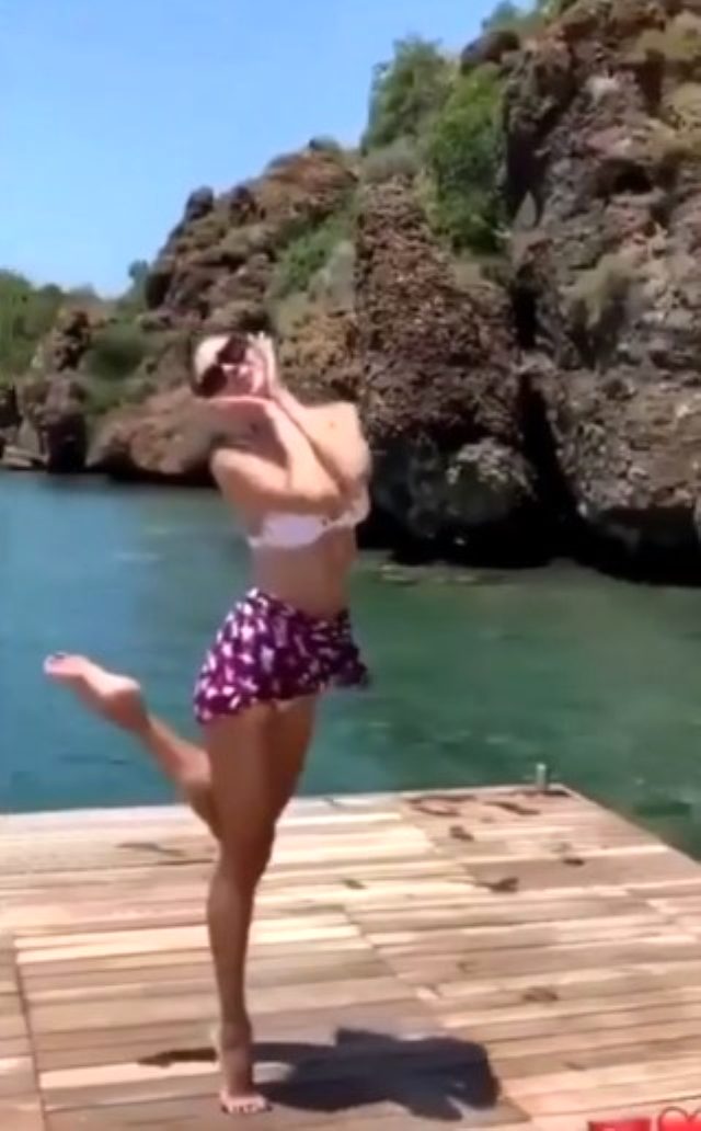 Instagram'ı ikiye bölen video! Şeyma Subaşı dans etti, 7 yaşındaki kızı eşyalarını taşıdı