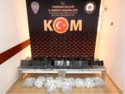 İstanbul'a giden araçtan yüzlerce kaçak telefon çıktı İstanbul'a giden araçtan yüzlerce kaçak telefon çıktı