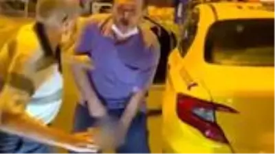 İstanbul'un göbeğinde tartışma sırasında cinsel organını gösteren taksici serbest İstanbul'un göbeğinde tartışma sırasında cinsel organını gösteren taksici serbest