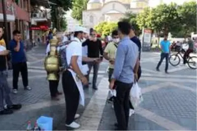 Kavurucu sıcakların vazgeçilmezi meyan şerbeti Kavurucu sıcakların vazgeçilmezi meyan şerbeti