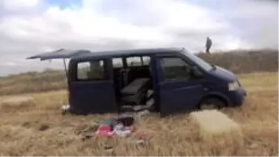 Kırıkkale'de minibüs takla attı: 4 yaralı Kırıkkale'de minibüs takla attı: 4 yaralı