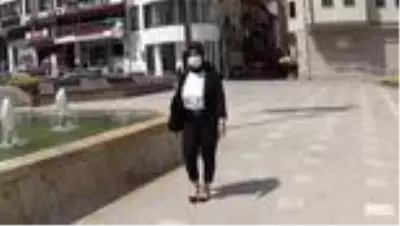 Lise öğrencisi, Kovid-19'a karşı 14 kuralı işaret diliyle anlattı Lise öğrencisi, Kovid-19'a karşı 14 kuralı işaret diliyle anlattı